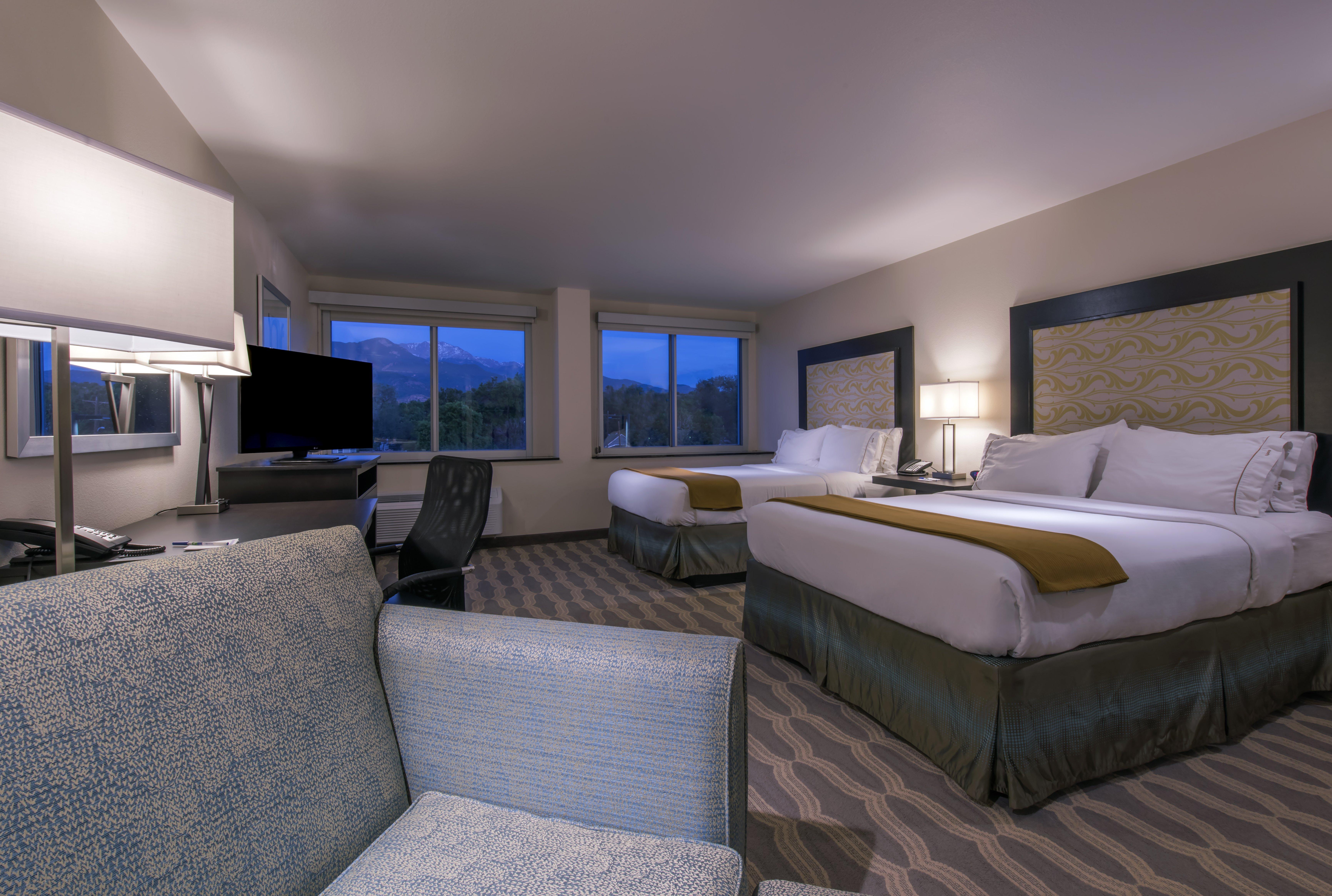 Holiday Inn Express & Suites Colorado Springs Central By Ihg Esterno foto
