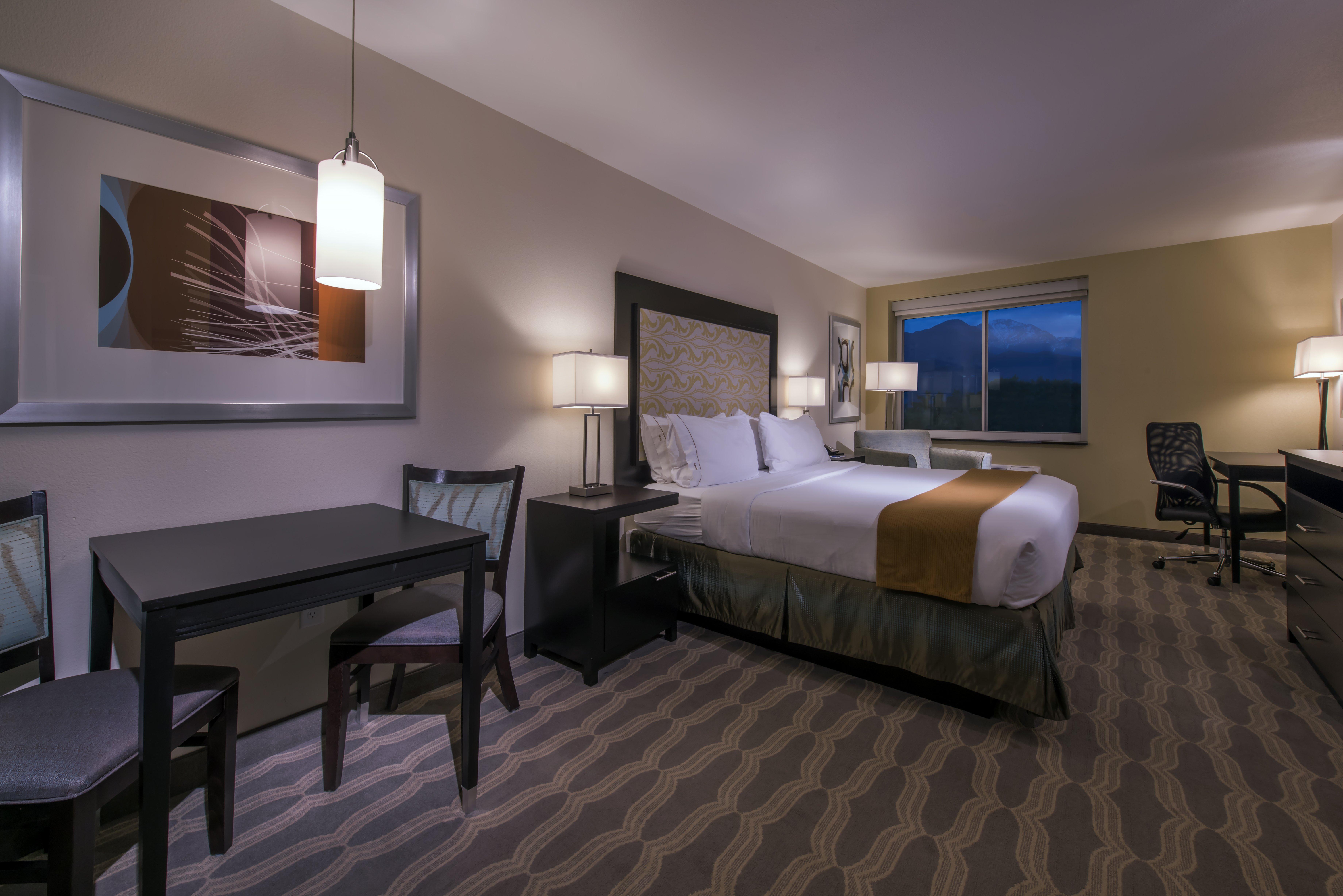 Holiday Inn Express & Suites Colorado Springs Central By Ihg Esterno foto