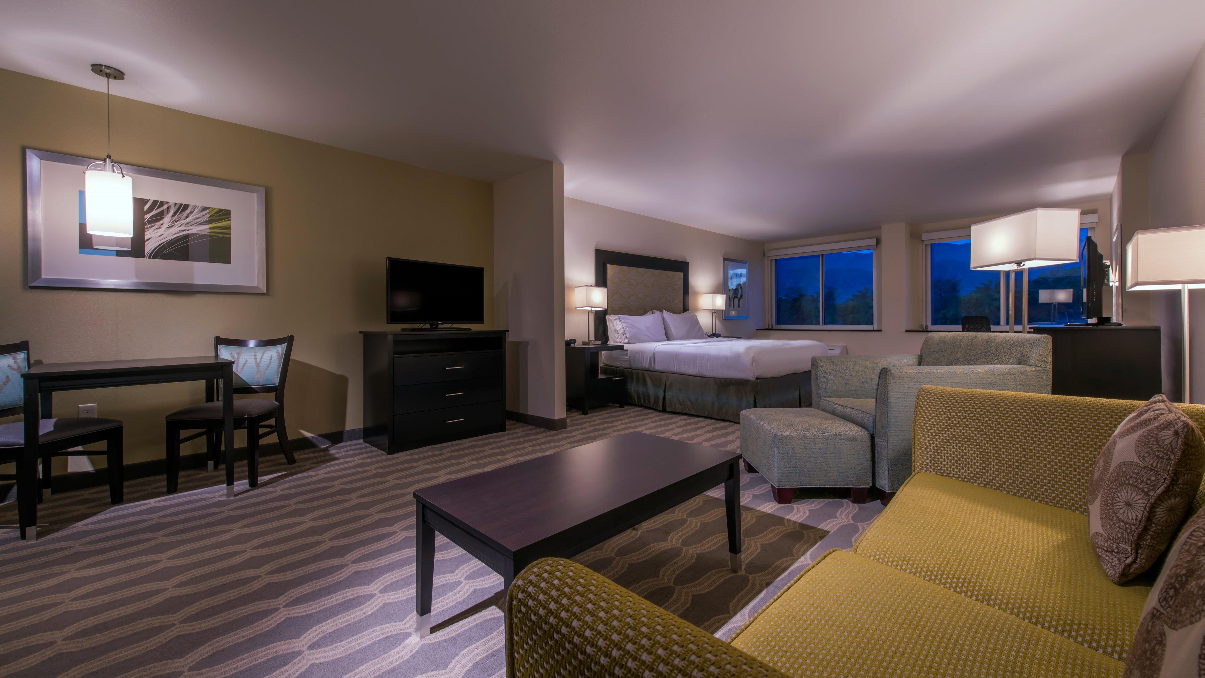 Holiday Inn Express & Suites Colorado Springs Central By Ihg Esterno foto