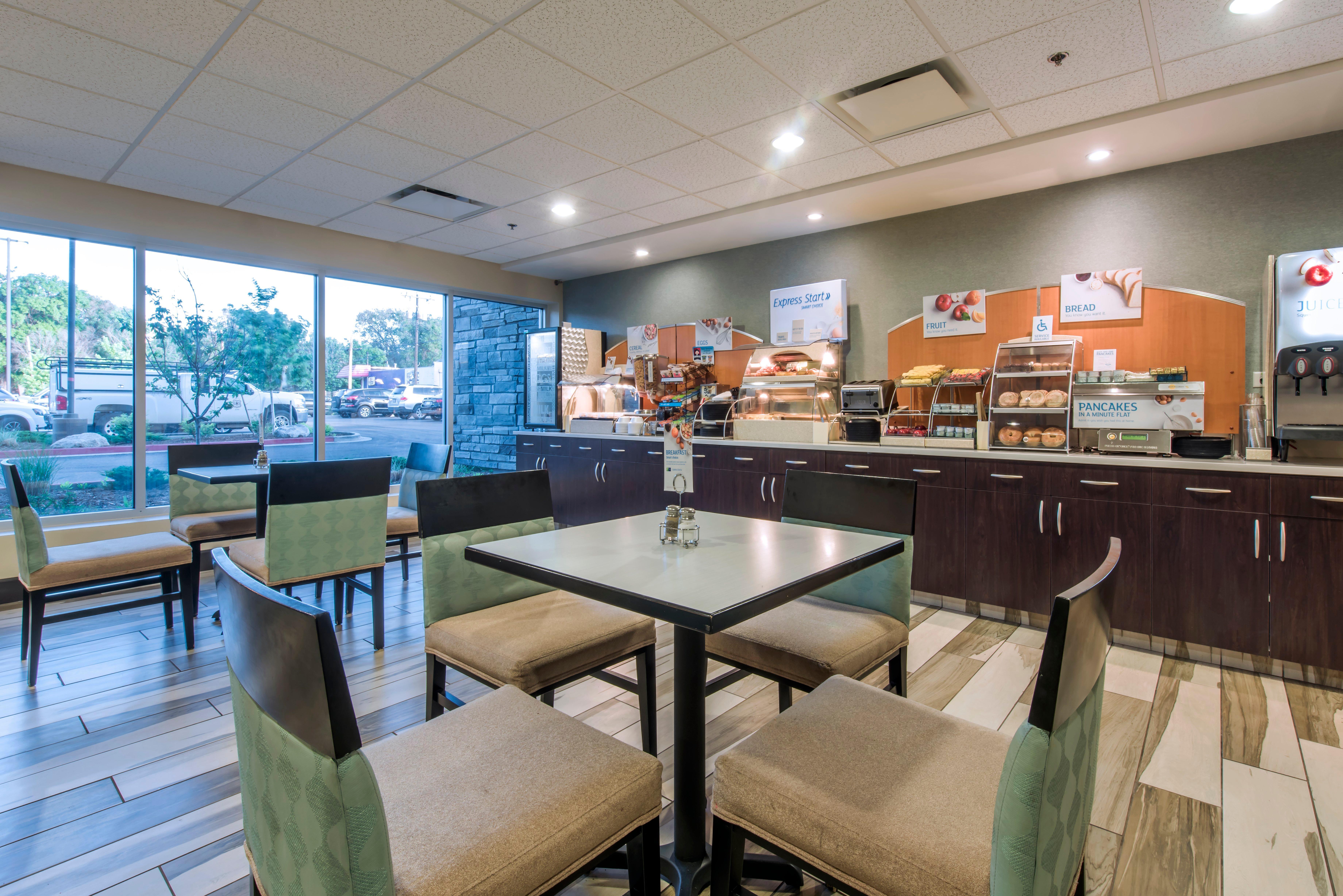 Holiday Inn Express & Suites Colorado Springs Central By Ihg Esterno foto