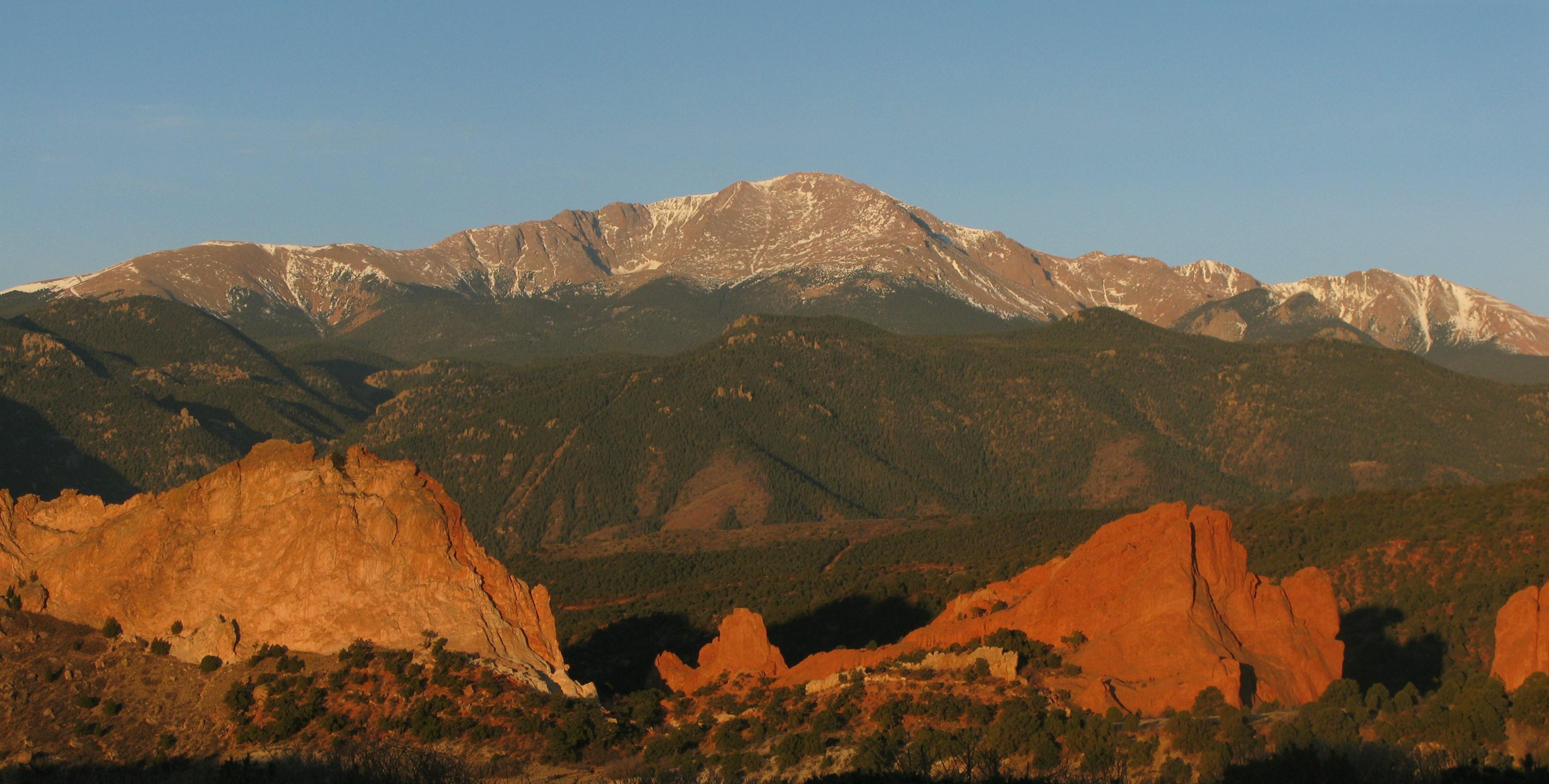Holiday Inn Express & Suites Colorado Springs Central By Ihg Esterno foto