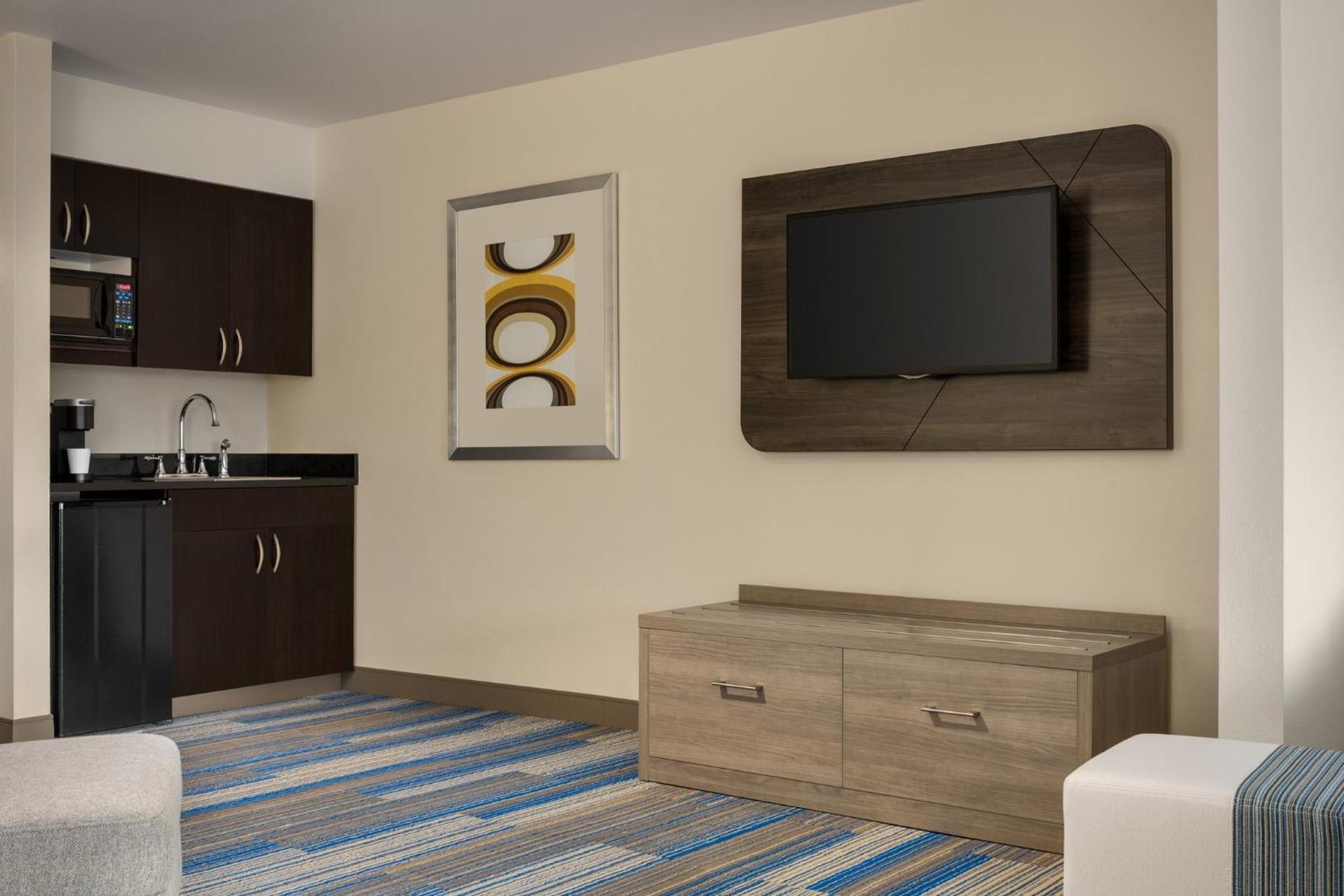 Holiday Inn Express & Suites Colorado Springs Central By Ihg Esterno foto