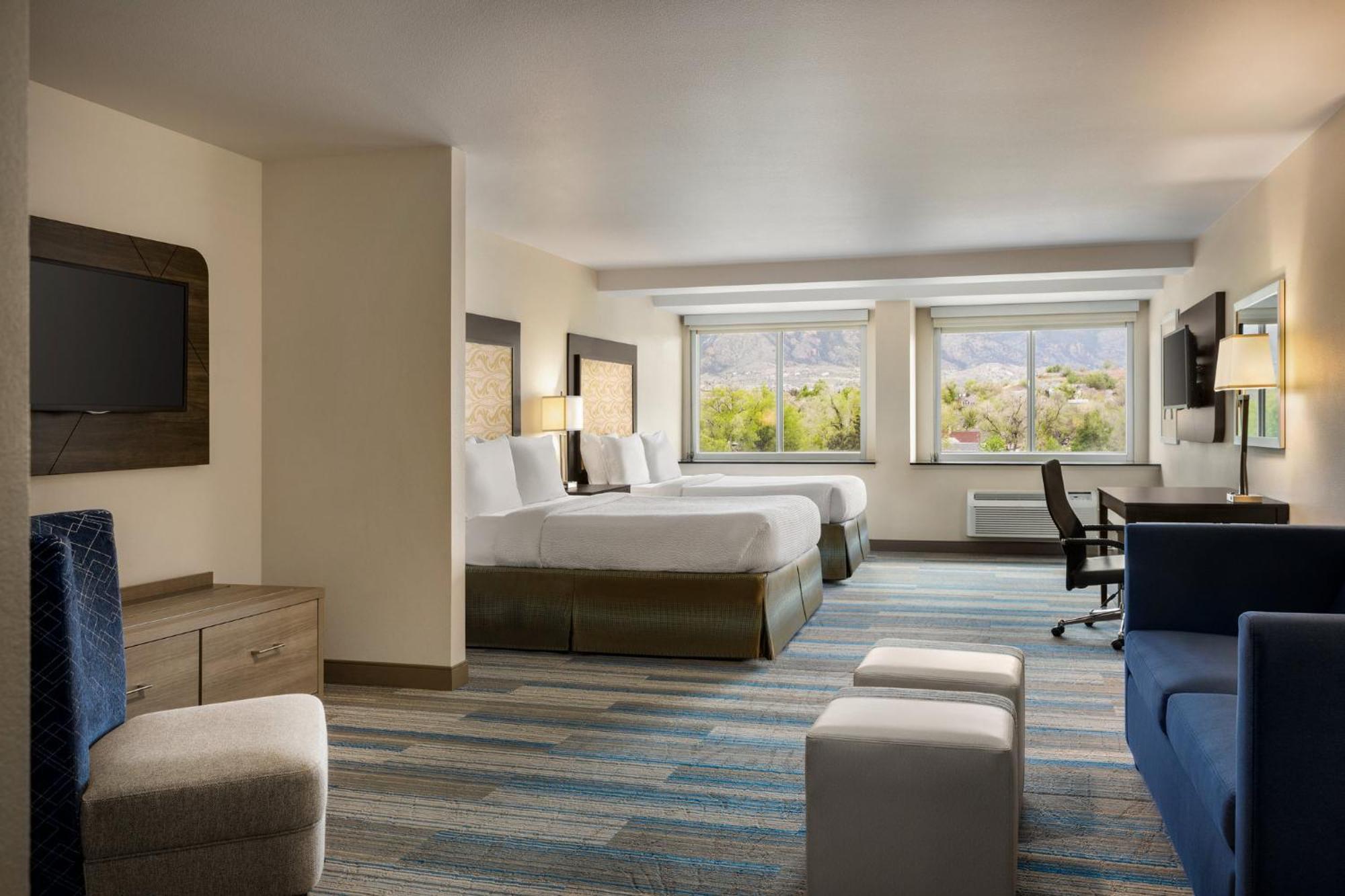 Holiday Inn Express & Suites Colorado Springs Central By Ihg Esterno foto