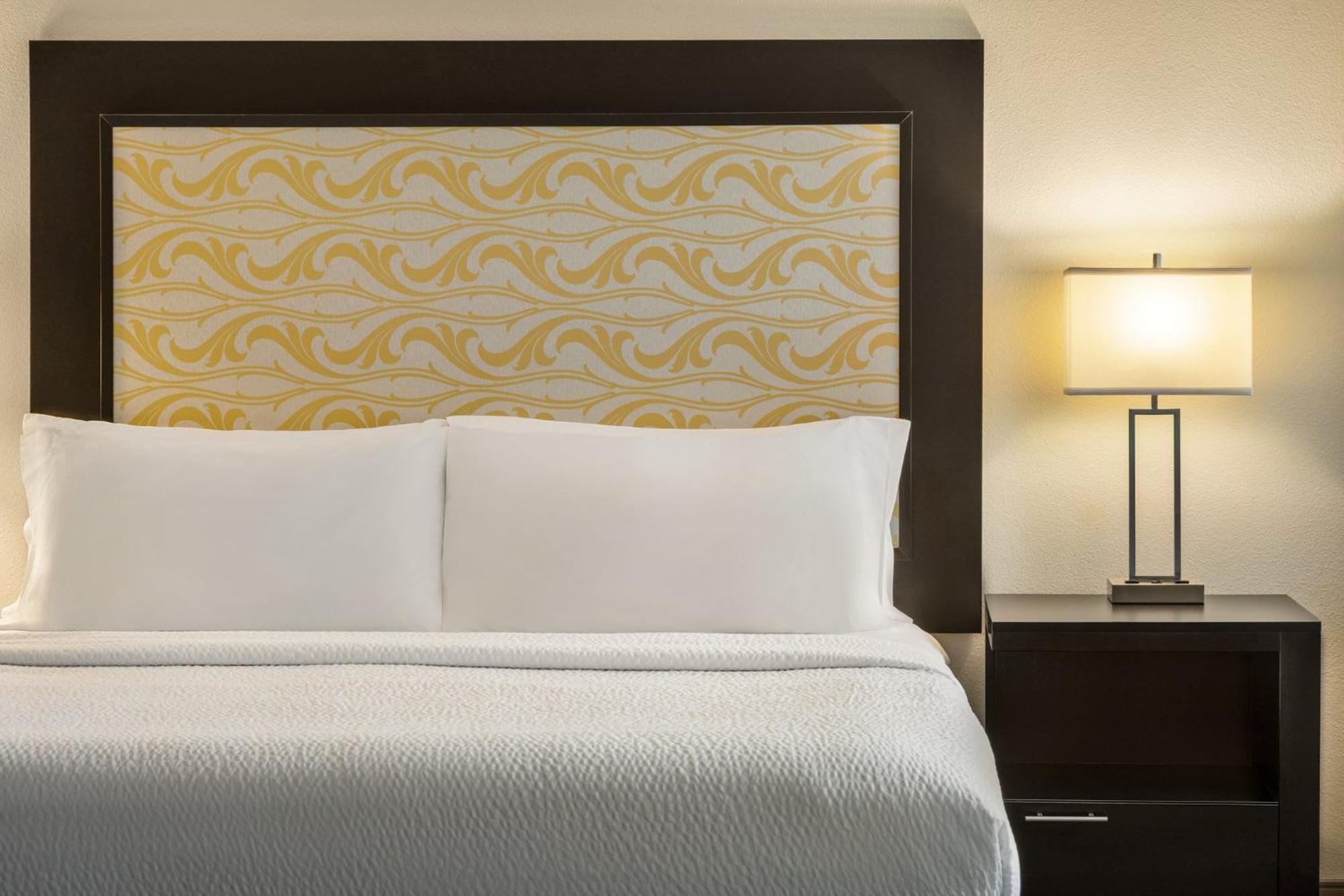 Holiday Inn Express & Suites Colorado Springs Central By Ihg Esterno foto