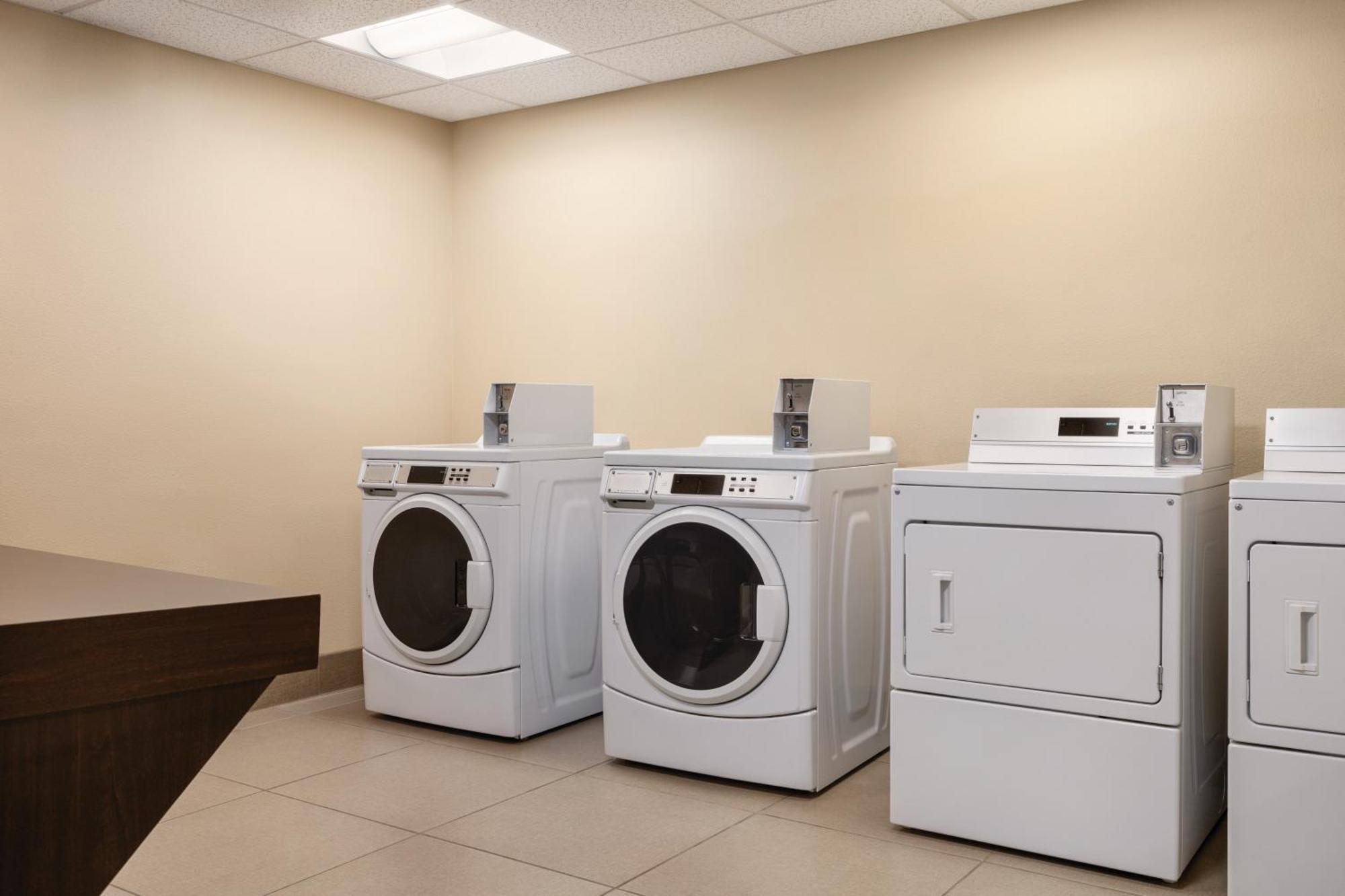 Holiday Inn Express & Suites Colorado Springs Central By Ihg Esterno foto