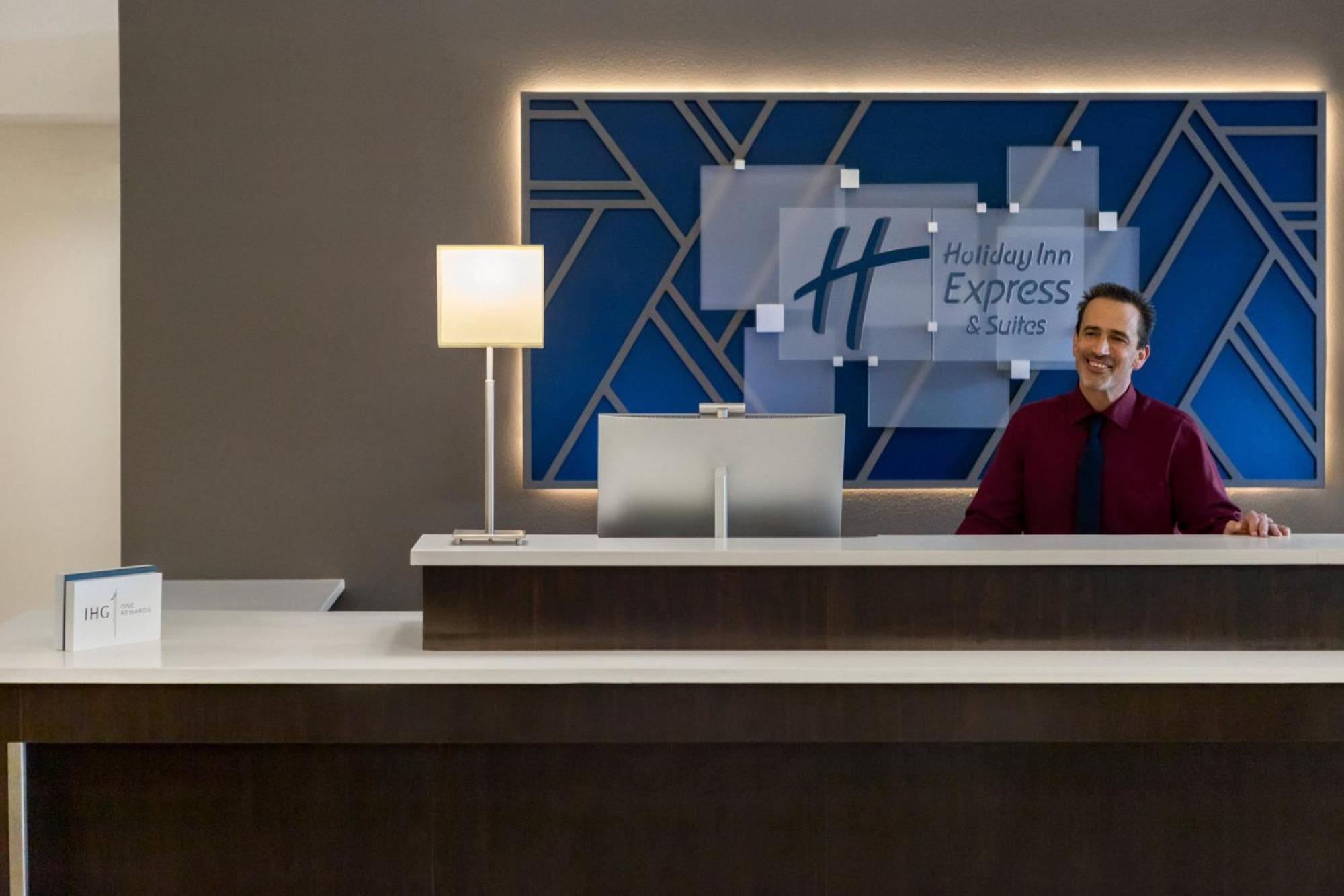 Holiday Inn Express & Suites Colorado Springs Central By Ihg Esterno foto